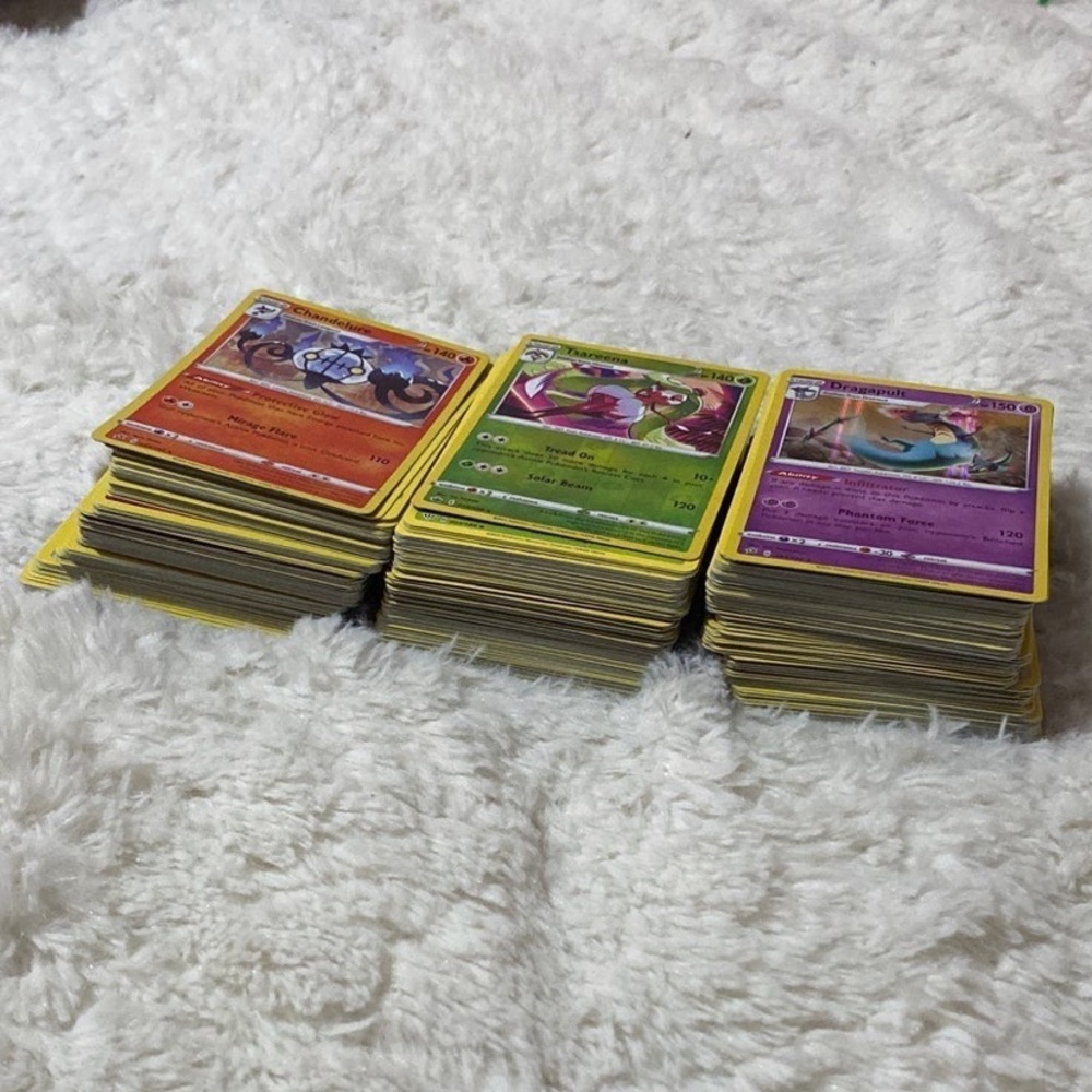 300 Pokémon Cards